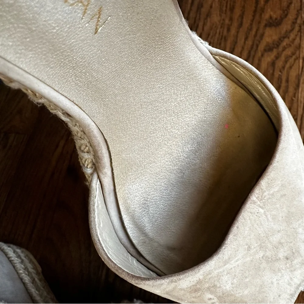 Stuart Weitzman elegant espadrille